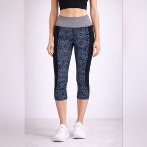 Athleta Black and Blue Geometric Capris Leggings With Pockets